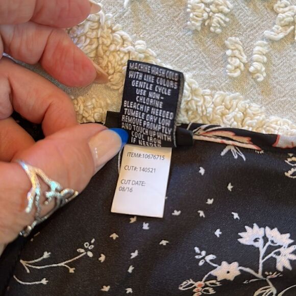 Torrid Plus Size 1 Top Black Floral Pattern Short Sleeves High Low Pleat - Picture 10 of 10